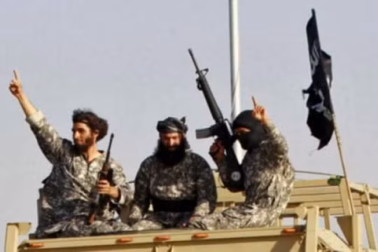 Nhóm chiến binh IS trên chiến trường Idlib. ảnh minh họa Masdar News