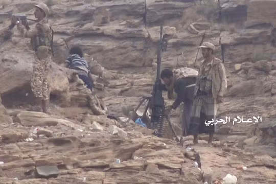 Các chiến binh Houthi trên chiến trưởng biên giới Ả rập Xê út - Yemen. Ảnh minh họa: Muraselon.