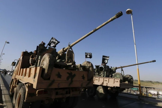 Lực lượng IS lại tấn công tuyến đường huyết mạch Khanasser - Aleppo