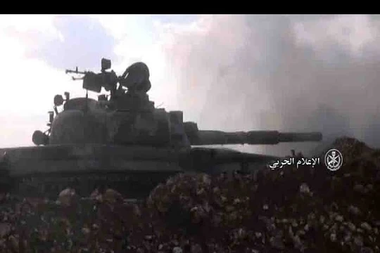 Xe tăng quân đội Syria chiến đấu trên chiến trường Hama - ảnh minh họa video