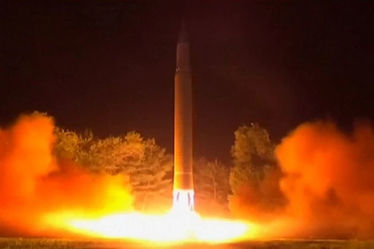 Cận cảnh một vụ phóng tên lửa đạn đạo ICBM Bắc Triều Tiên - ảnh minh họa The Washington Post