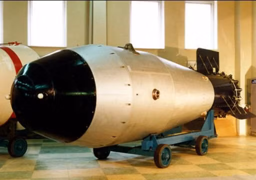 Bom B, vũ khí nhiệt hạch với đương lượng nổ 100MT