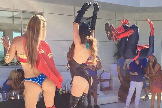 Biệt thự Playboy quanh năm tiệc tùng, gái đẹp