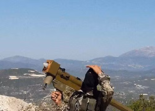 Video chiến sự Syria: Lực lượng Hồi giáo cực đoan sử dụng tên lửa FN-6 Trung Quốc