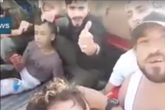 Cậu bé người Palestine trước khi bị hành hình bởi nhóm chiến binh Hồi giáo cực đoan