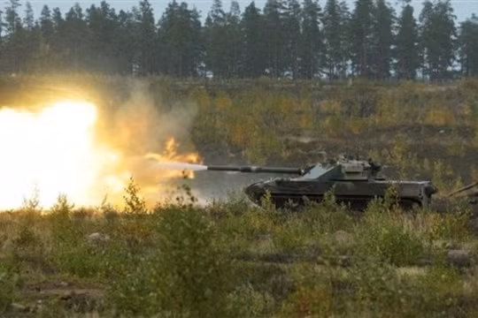 Xe pháo tự hành 2S25 Sprut-SD khai hỏa