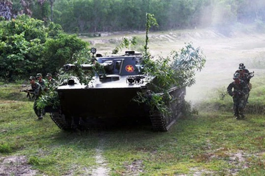 Hải quân đánh bộ Việt Nam nên có “xe tăng bơi” tự hành 2S25 trợ chiến