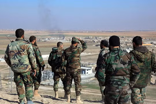 Sỹ quan, binh sĩ quân đội Syria trên chiến trường Hama