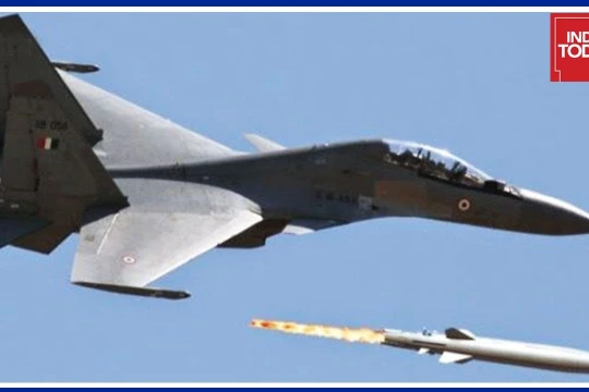 Máy bay tiêm kích Su-30 MKI phóng tên lửa hành trình siêu âm BrahMos. Ảnh minh họa RIA. Novosti