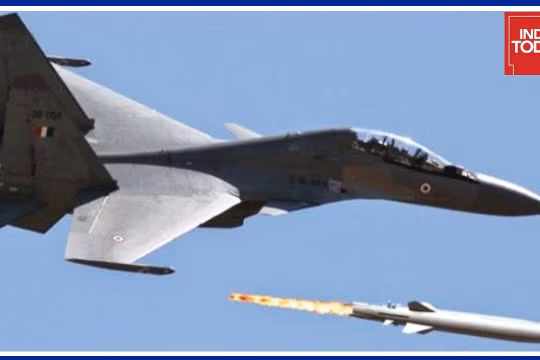 Máy bay tiêm kích Su-30 MKI phóng tên lửa hành trình siêu âm BrahMos. Ảnh minh họa RIA. Novosti