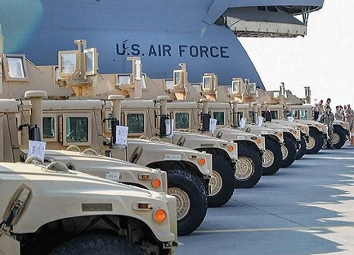 10 chiếc xe Humvee được Mỹ bàn giao cho Ukraine hồi tháng 3 tại Kiev