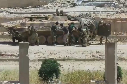 Nhóm chiến binh thánh chiến Ha'yat Tahrir al-Sham (HTS – nhóm Al- Qaeda Syria) huấn luyện chiến đấu ở Idlib