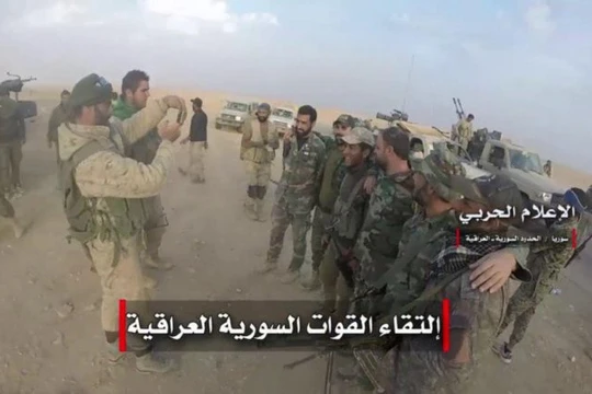 Các đơn vị quân đội Syria, Hezbollah, PMU Iraq hợp binh trên biên giới tấn công về thành phố Al-Bukamal - ảnh video truyền thông Hezbollah