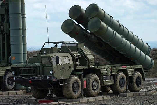 Trung Quốc triển khai thử nghiệm các tổ hợp tên lửa S-400. Ảnh minh họa: TASS.