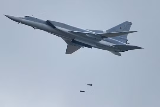 Máy bay ném bom chiến lược tầm xa Tu-22M3 tiếp tục không kích IS