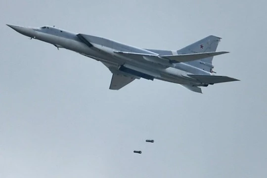 Máy bay ném bom chiến lược tầm xa Tu-22M3 tiếp tục không kích IS