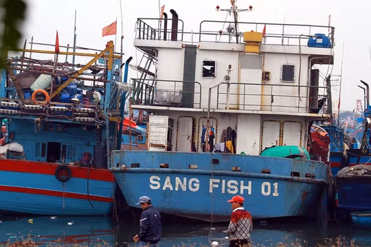 Đi 10 chuyến hỏng 4 lần, ngư dân trả lại tàu vỏ thép
