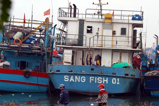 Đi 10 chuyến hỏng 4 lần, ngư dân trả lại tàu vỏ thép
