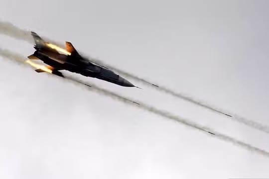 Không quân Syria tập kích đường không trại huấn luyện IS