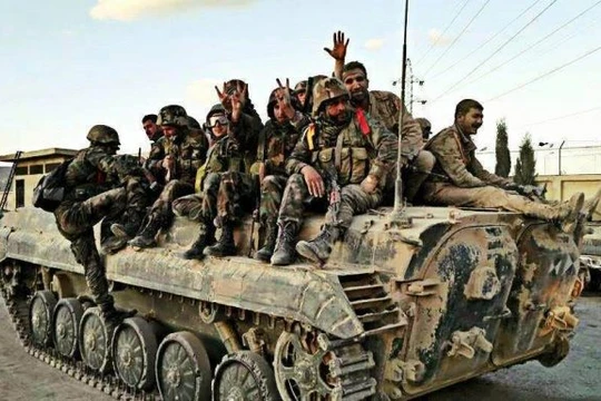 Binh sĩ quân đội Syria trên vùng ngoại ô Damascus