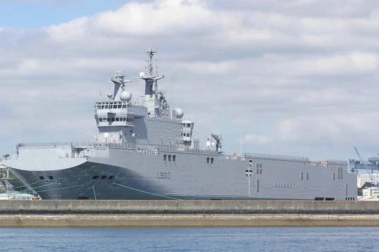 Tàu Mistral đang nằm không ở vùng biển của Pháp