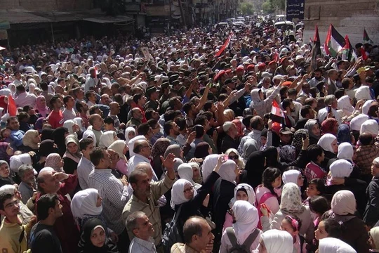 Mít tinh mừng chiến thắng trong các khu vừa giải phóng