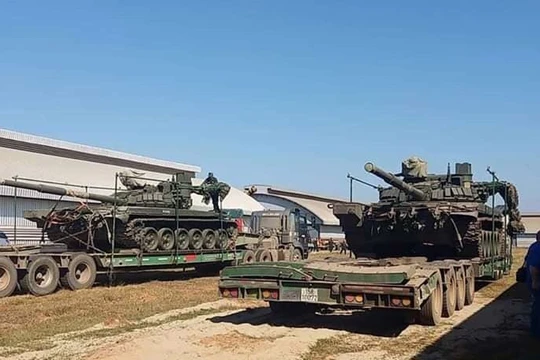 Quân đội Lào bắt đầu tiếp nhận xe tăng T-72B1 Đại Bàng Trắng. Ảnh: PhetDelta.