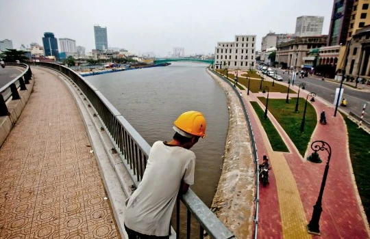 Việt Nam đứng thứ 8 trong danh sách các thị trường cận biên tiềm năng nhất. Ảnh: Bloomberg