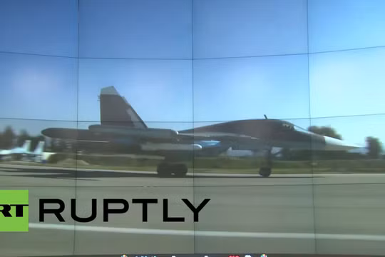 Máy bay ném bom Su-34 mang tên lửa chống tàu Kh-35 xuất kích. Ảnh minh họa video Ruptly