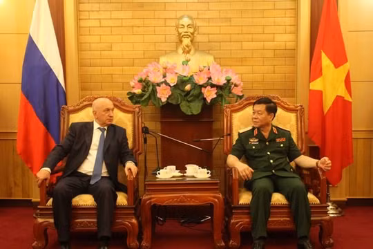Tướng phản gián quân sự - cơ quan An ninh Liên bang Nga thăm Việt Nam