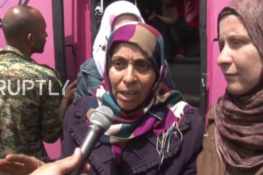 Người dân Syria trả lời phỏng vấn khi về đến Aleppo