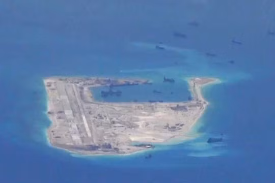 Ảnh chụp Trung Quốc bồi đắp đảo nhân tạo từ máy bay do thám P-8A Poseidon Hải quân Mỹ 21.05,2015.