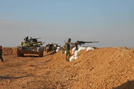 Các tay súng thánh chiến nhóm Maghaweir al-Thowra diễn tập chiến đấu. Ảnh South Front