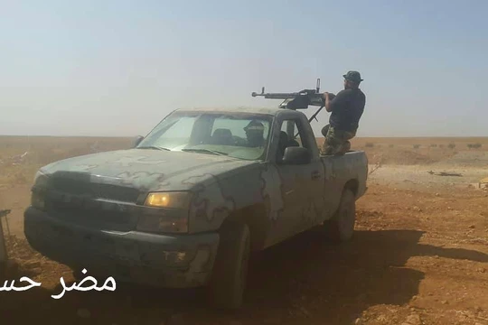 Binh sĩ Lá chắn Qalamoun tấn công hỏa lực trên vùng bán sa mạc tỉnh Hama - ảnh Masdar News