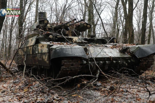 Xe thiết giáp yểm trợ xe tăng BMPT. Ảnh ANNANews