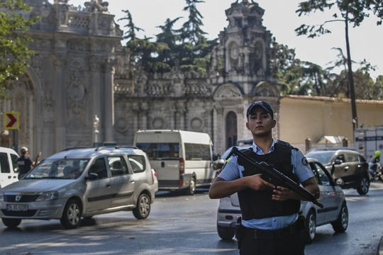 Thổ Nhĩ Kỳ bắt 2 tướng vì tội danh gián điệp và cung cấp vũ khí IS