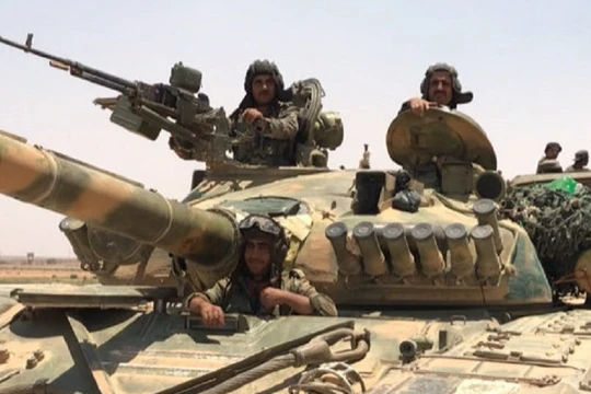 Đơn vị tăng thiết giáp sư đoàn cơ giới số 4 chuẩn bị tiến công trên chiến trường Aleppo. Ảnh minh họa Masdar News