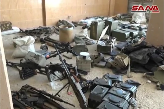 Các tay súng nổi dậy FSA giao nộp vũ khí ở Rastan. Ảnh minh họa South Front