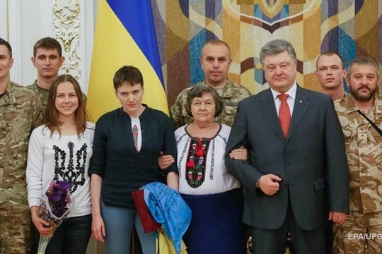 Vì sao tổng thống Putin ân xá cho nữ quân nhân Ukraine Savchenko