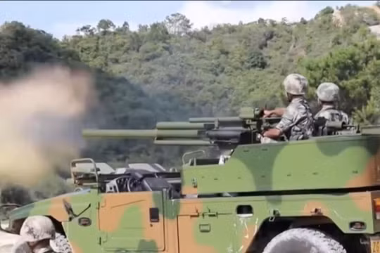 Súng cối bắn nhanh PCP-001 82 mm (Ảnh: SCMP)