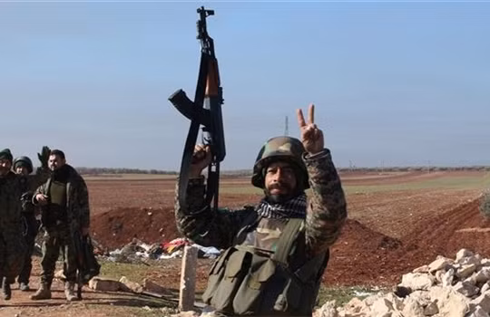 Binh sĩ quân đội Syria vui mừng trong 1 kết quả tấn công lực lượng Hồi giáo cực đoan