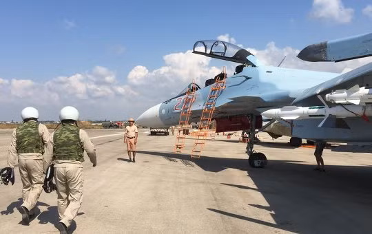 Phi công Nga chuẩn bị cất cánh ném bom IS. Ria.Novosti