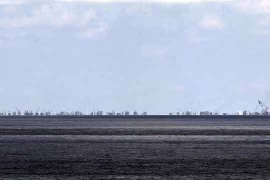 Công trường bồi đắp đảo nhân tạo khổng lồ của Trung Quốc trên Biển Đông