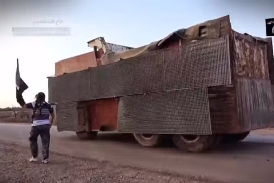 Một chiếc bom xe VBIED của IS, có thể chứa đến hàng trăm kg thuốc nổ và nhiều nhiên liệu
