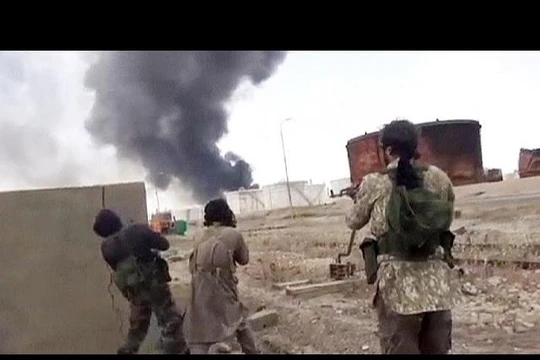 Video: vụ bắn máy bay không thành của chiến binh IS