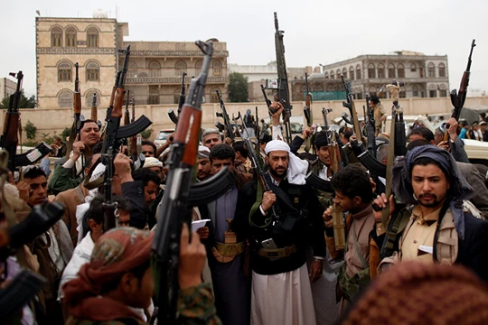 Các tay súng phong trào Houthi trên đường phố Sana'a - ảnh minh họa Masdar News