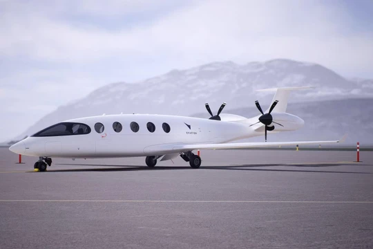 Alice là chiếc máy bay chở khách đầu tiên không khí thải carbon, vận hành ít tốn kém hơn nhiều so với các máy bay động cơ phản lực cánh quạt tương tự. Ảnh: EViation