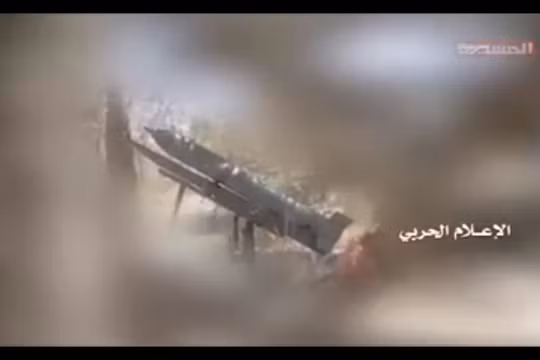Lực lượng Houthi phóng tên lửa Zilzal-1 tấn công Liên minh quân sự Ả rập Xê út. Ảnh minh họa video al-Masirah TV