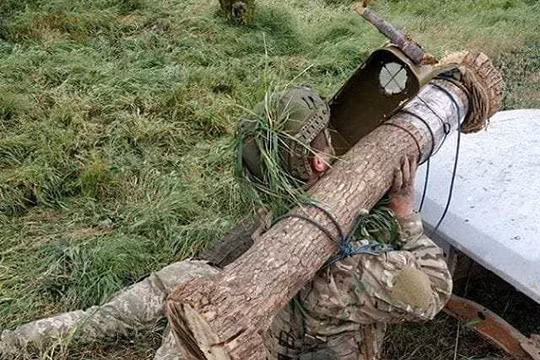 Quân đội Ukaina huấn luyện sử dụng tên lửa chống tăng siêu hiện đại Javelin Mỹ bằng tên lửa "gỗ"