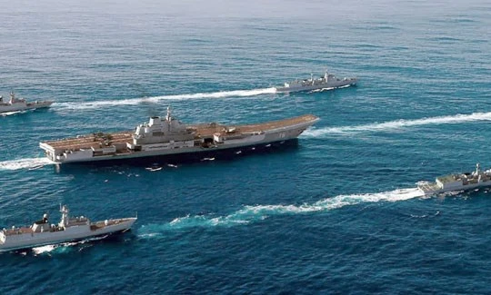 Tàu sân bay Liêu Ninh trên Biển Đông